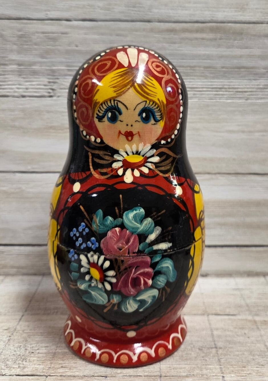 Russian Nesting Dolls 5 Piece Hand Painted Matryoshka Wooden Folk Art 5.5"